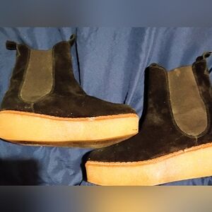 Women's Black Suede Chelsea Boots With Built Up Soles Sz 8.5